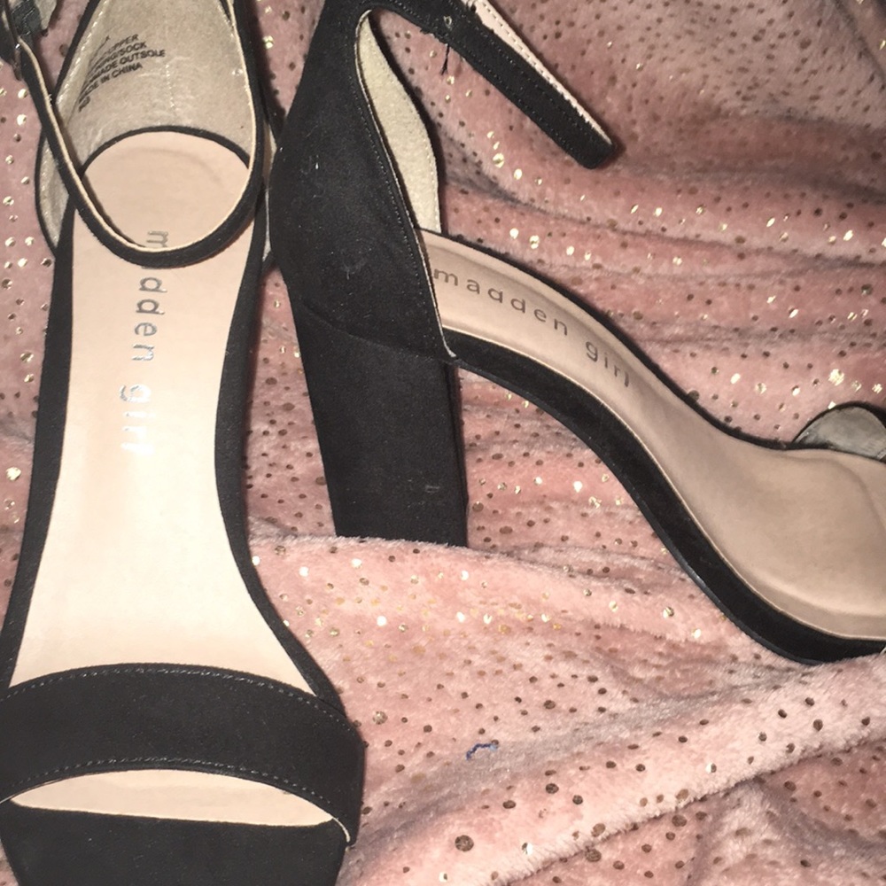 Madden black size 6/7 high heel